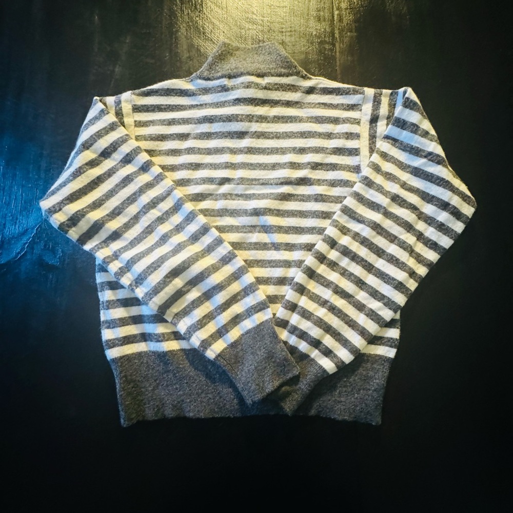 Sweater for women small size used but in perfect conditions!!!